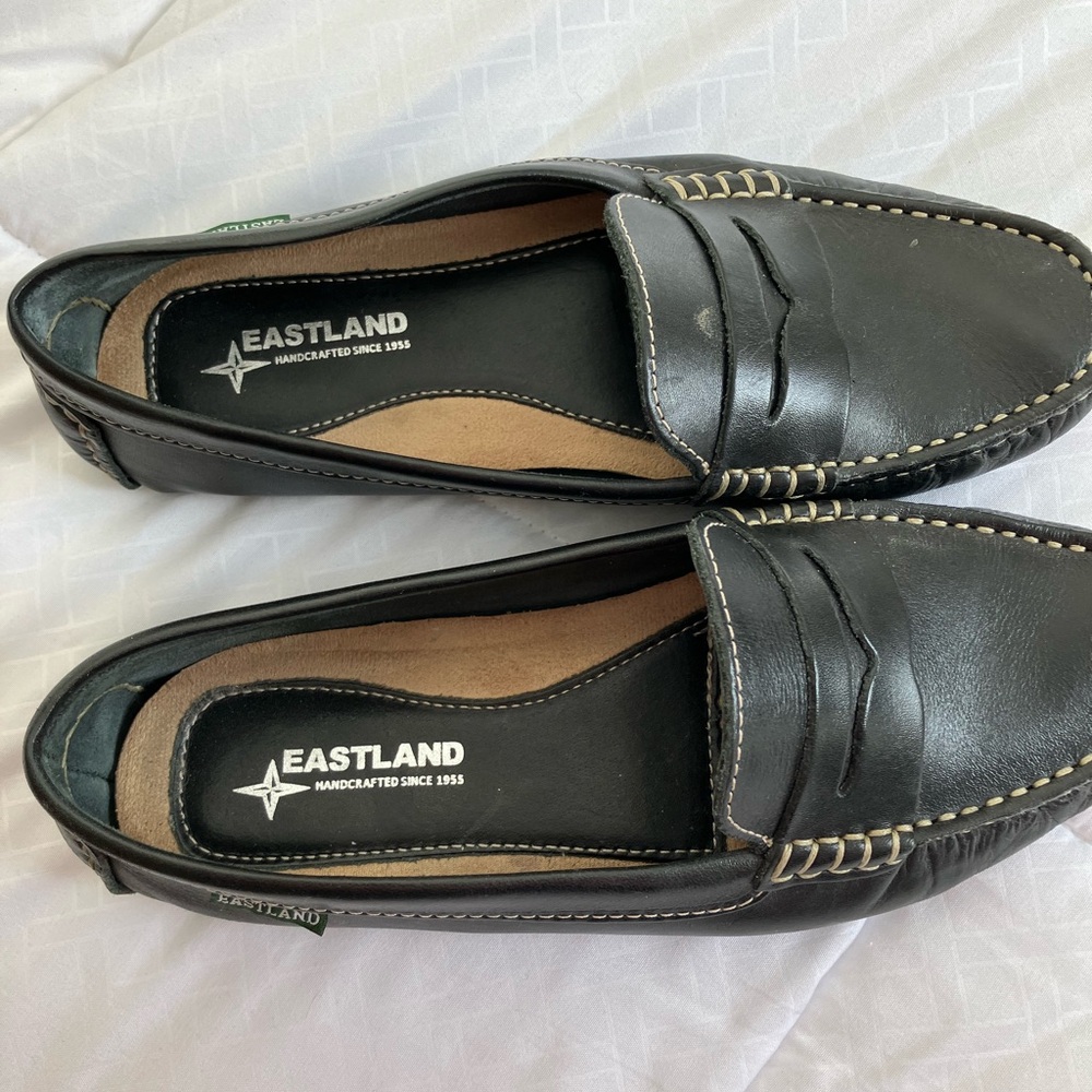 Eastland women’s Black Loafers